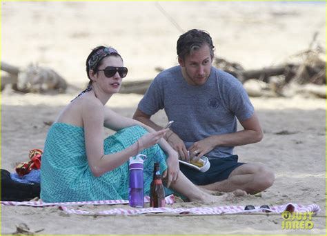 anne hathaway bikini|Anne Hathaway sends pulses soaring in bikini top and。